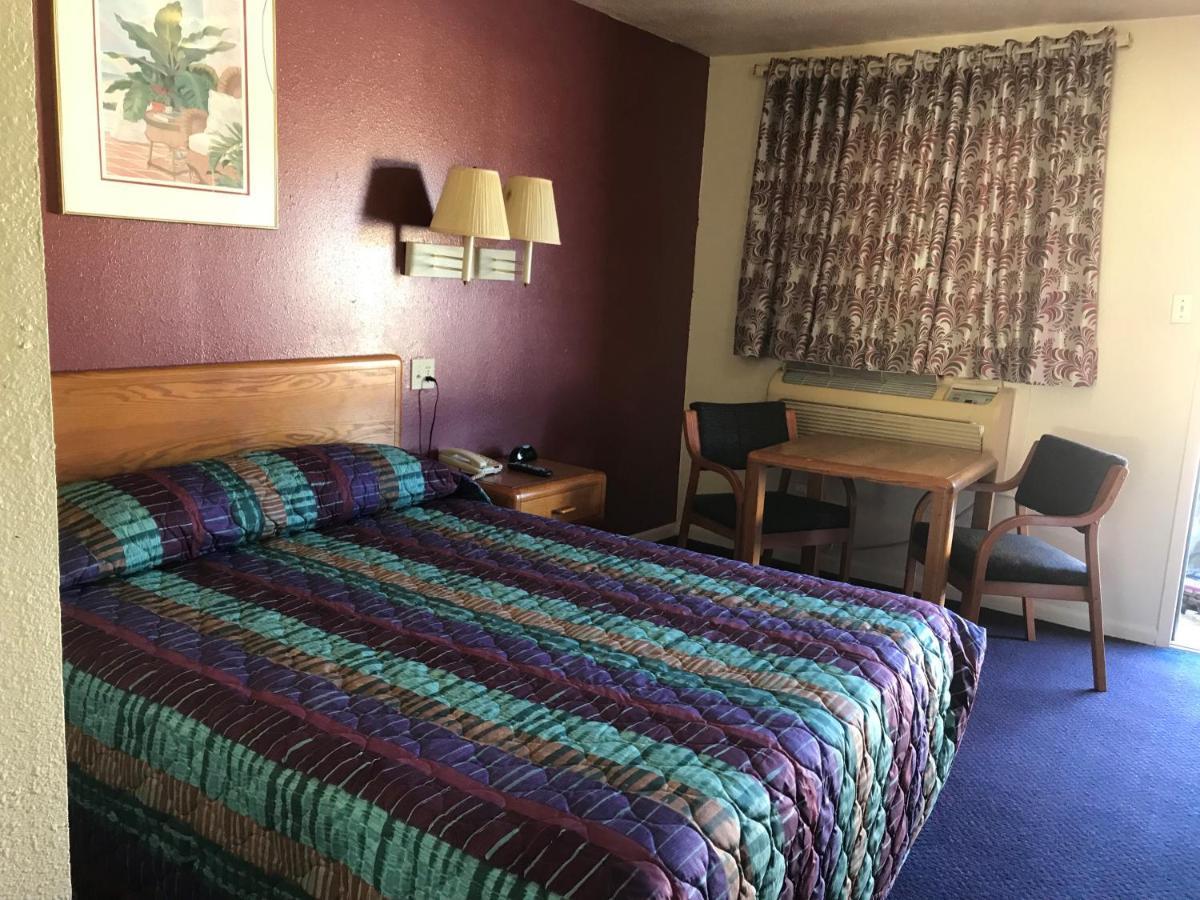 Luxury Inn George West エクステリア 写真