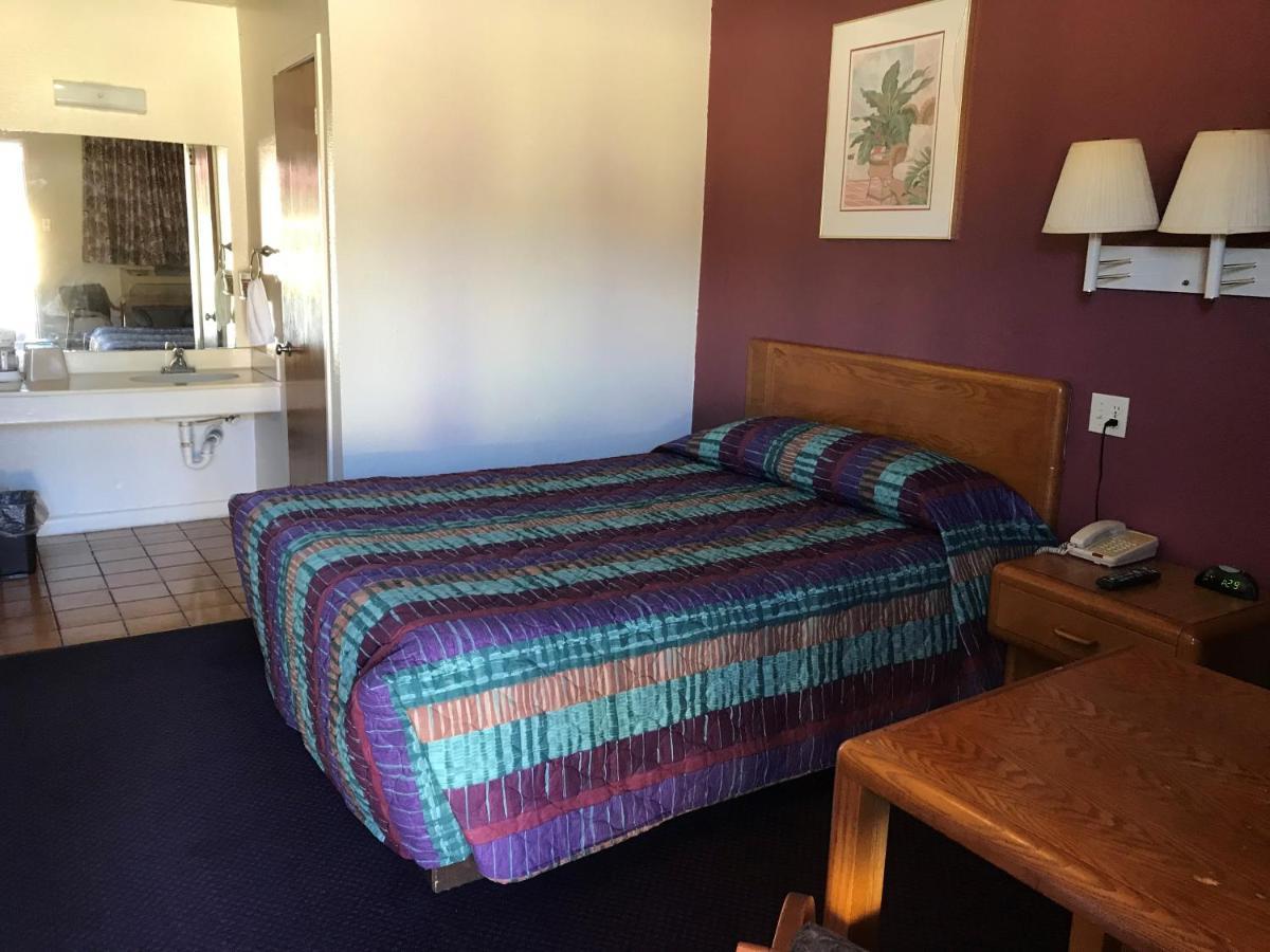 Luxury Inn George West エクステリア 写真