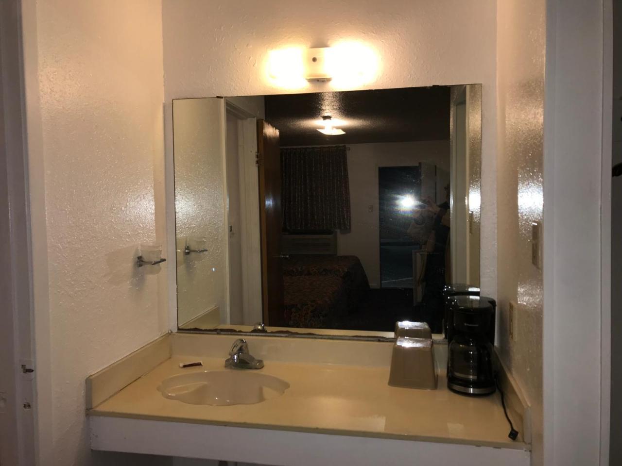 Luxury Inn George West エクステリア 写真